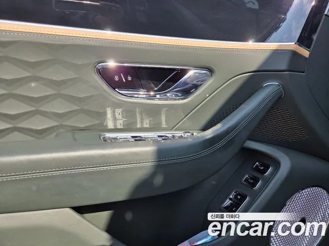 Bentley Flying Spur 4th Gen — Фото автомобиля 14