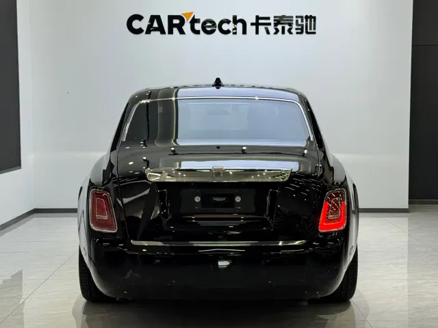 Rolls-Royce Phantom — Фото автомобиля 5