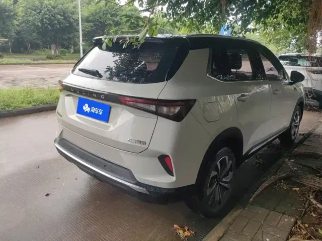 Wuling Asta — Фото автомобиля 3