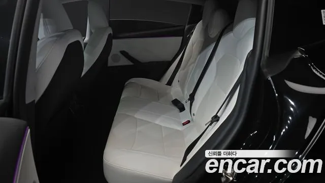Tesla Model 3 — Фото автомобиля 12