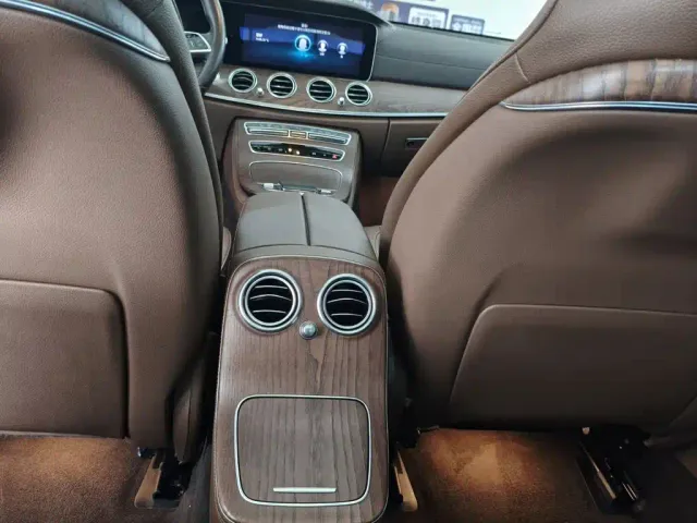 Mercedes-Benz E-Class — Фото автомобиля 17