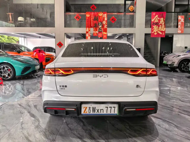 BYD Qin L — Фото автомобиля 21