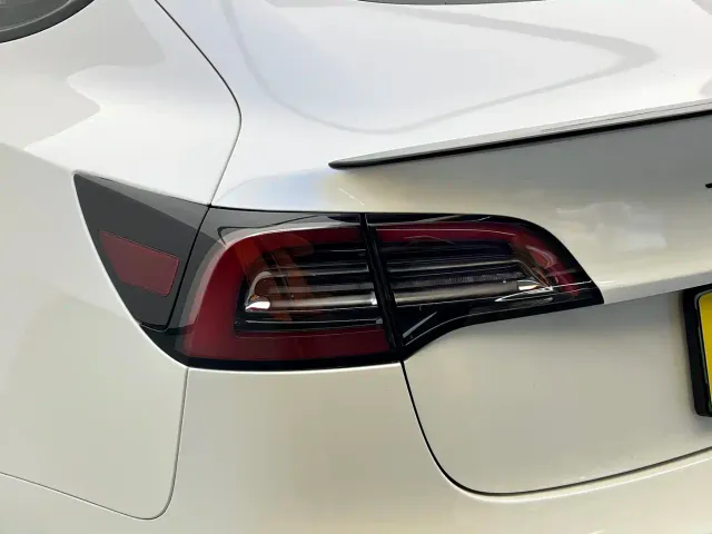 Tesla Model 3 — Фото автомобиля 16