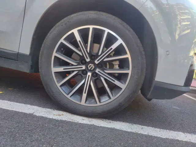Leapmotor B10 — Фото автомобиля 24