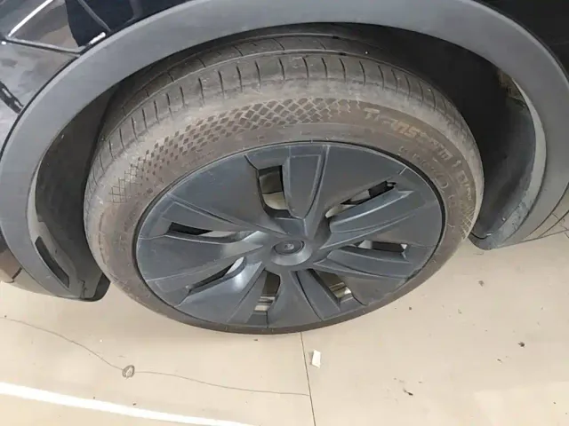 Tesla Model Y — Фото автомобиля 22