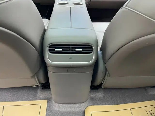 IM Motors LS6 — Фото автомобиля 17