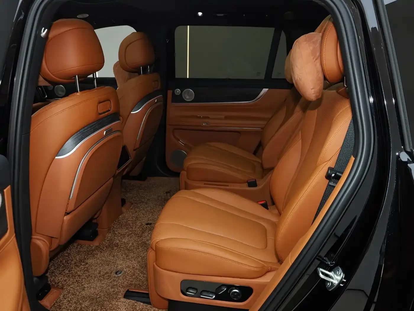 AITO Wenjie AITO M9 2025 Extended Range Max 52kWh 6-Seater — Фото автомобиля 28