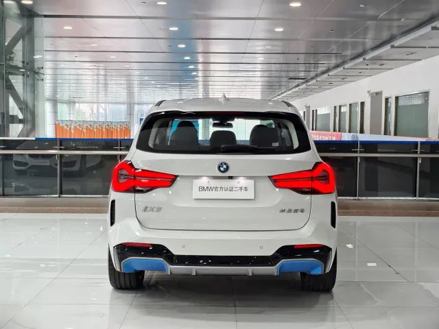 BMW iX3 — Фото автомобиля 5