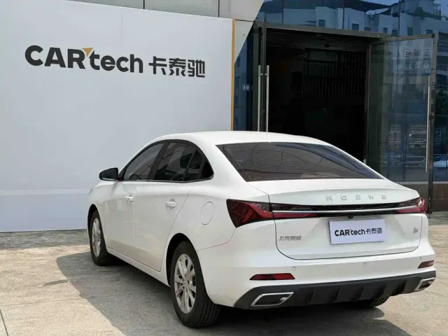 Roewe i5 — Фото автомобиля 15