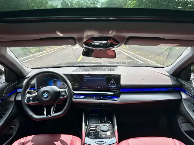 BMW 5 Series — Фото автомобиля 6