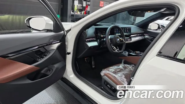 BMW 5-Series 5 серия (G60) 530i xDrive M Sport — Фото автомобиля 9