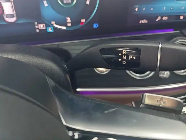 Mercedes-Benz E-Class — Фото автомобиля 13