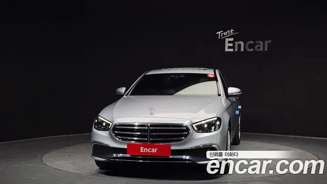 Mercedes-Benz E-Class — Фото автомобиля 3