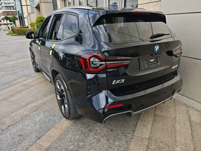BMW iX3 — Фото автомобиля 4