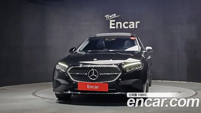Mercedes-Benz E-Class — Фото автомобиля 3