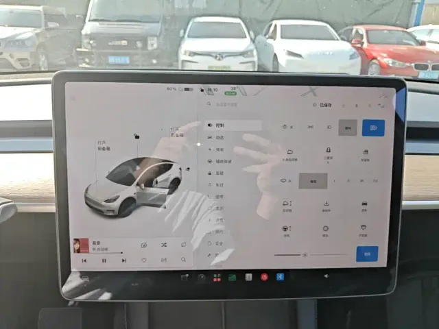 Tesla Model Y — Фото автомобиля 12