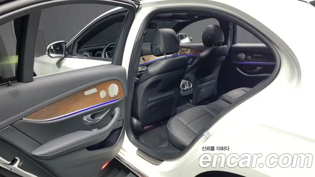 Mercedes-Benz E-Class — Фото автомобиля 15