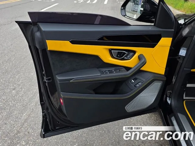 Lamborghini Urus — Фото автомобиля 16