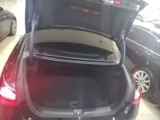 Mercedes-Benz E-Class — Фото автомобиля 18