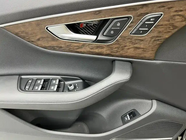 Audi Q7 — Фото автомобиля 14