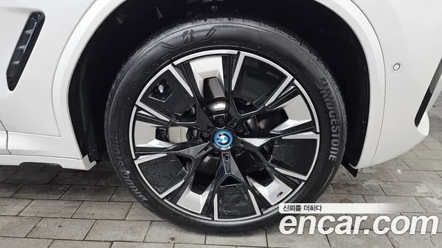 BMW iX3 — Фото автомобиля 18
