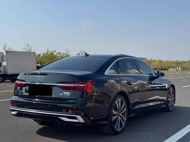 Audi A6L — Фото автомобиля 9