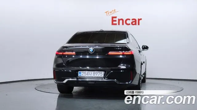 BMW 7-Series — Фото автомобиля 3