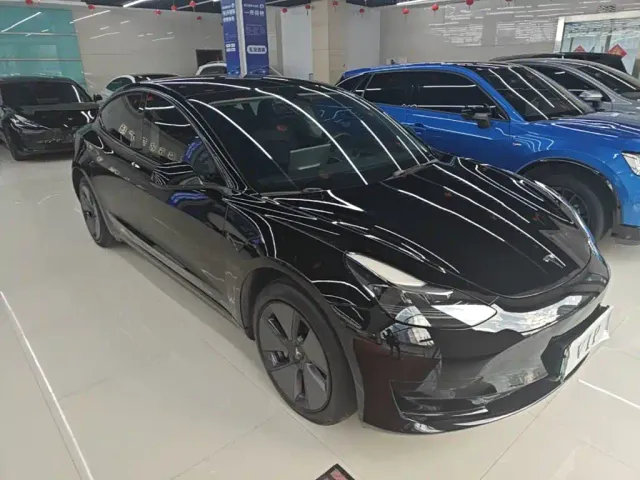 Tesla Model 3 — Фото автомобиля 3