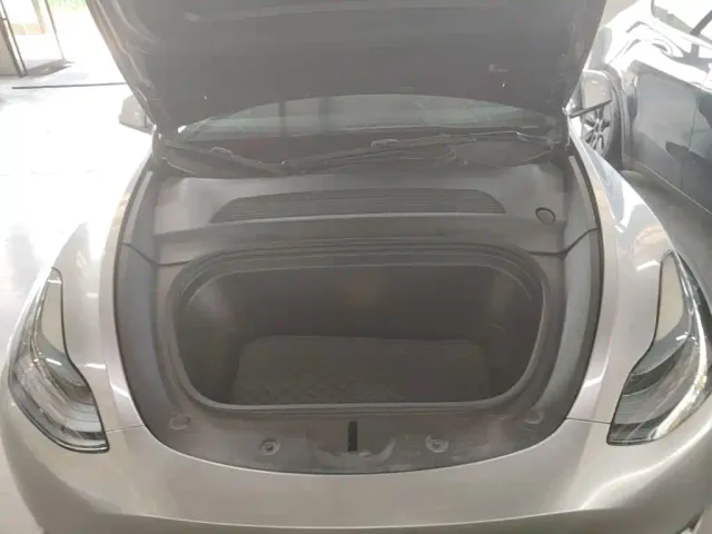 Tesla Model Y — Фото автомобиля 19