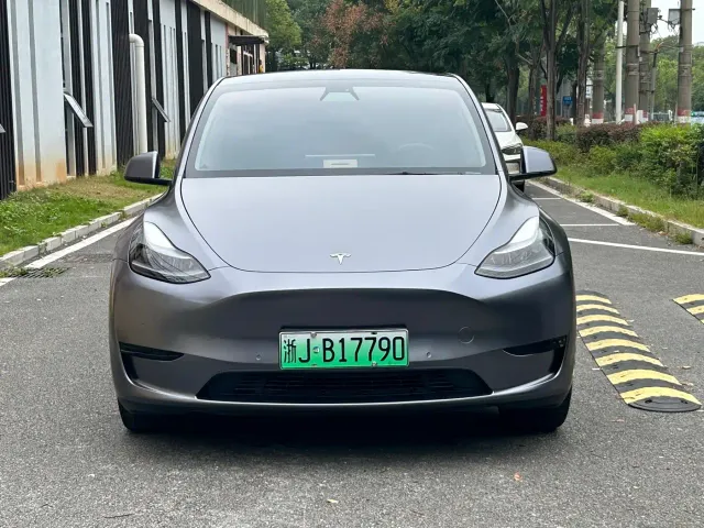 Tesla Model Y — Фото автомобиля 10