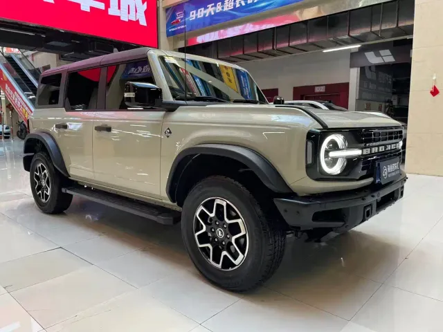 Ford Bronco — Фото автомобиля 3