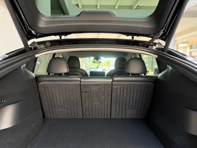 Tesla Model Y — Фото автомобиля 8