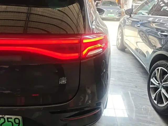 BYD Tang — Фото автомобиля 7