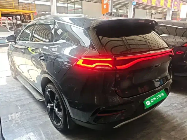 BYD Tang — Фото автомобиля 4