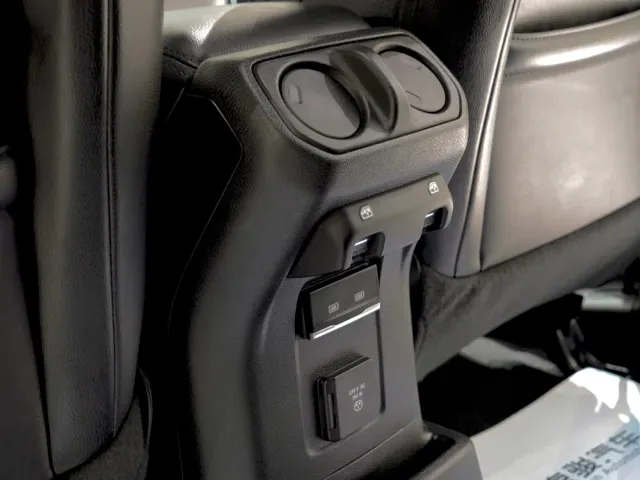 Jeep Wrangler — Фото автомобиля 11