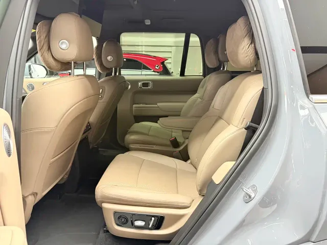 Li Auto L8 — Фото автомобиля 6