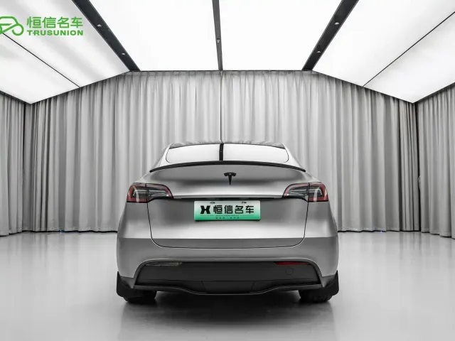 Tesla Model Y — Фото автомобиля 5