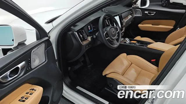 Вольво XC60 — Фото автомобиля 11
