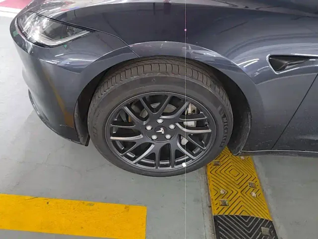 Tesla Model 3 — Фото автомобиля 22