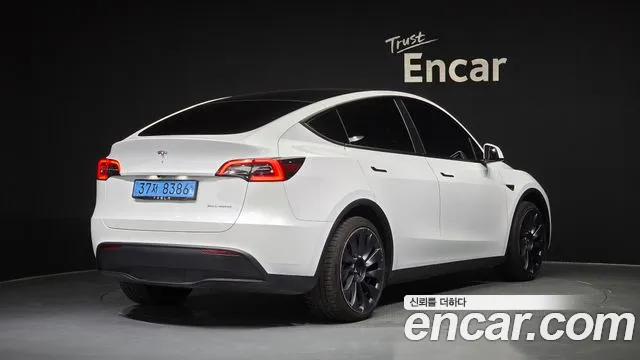Tesla Model Y — Фото автомобиля 2