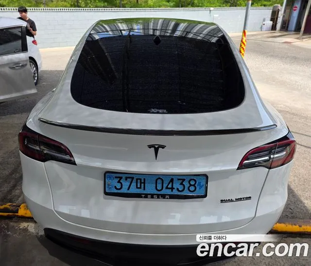 Tesla Model Y — Фото автомобиля 4