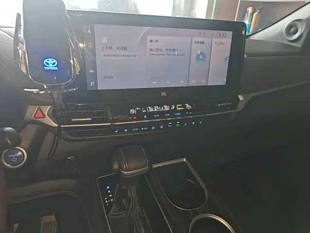 Toyota Sienna — Фото автомобиля 12