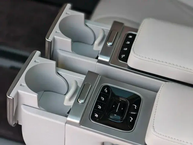 Xpeng X9 — Фото автомобиля 30