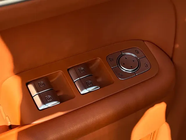 Li Auto L8 — Фото автомобиля 14