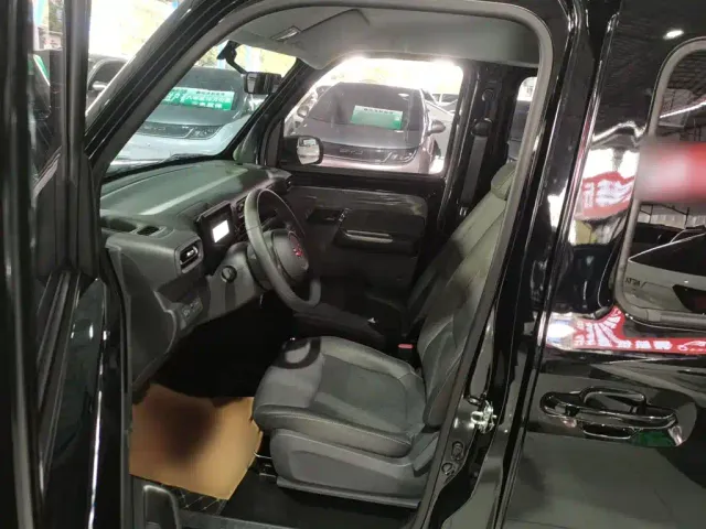 Wuling Zhiguang NEV — Фото автомобиля 18