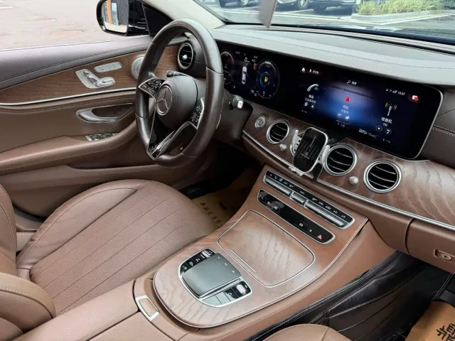 Mercedes-Benz E-Class — Фото автомобиля 5
