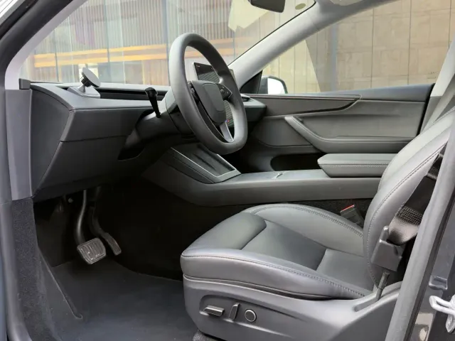 Tesla Model Y — Фото автомобиля 5