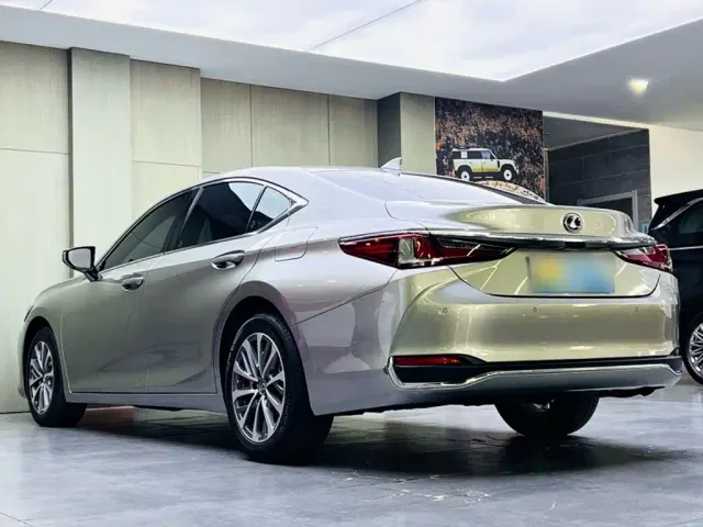 Lexus ES — Фото автомобиля 6