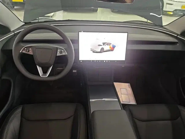 Tesla Model 3 — Фото автомобиля 9