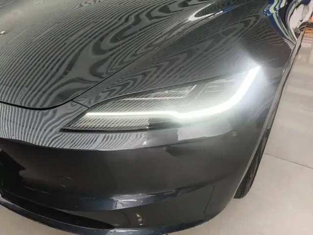 Tesla Model 3 — Фото автомобиля 23